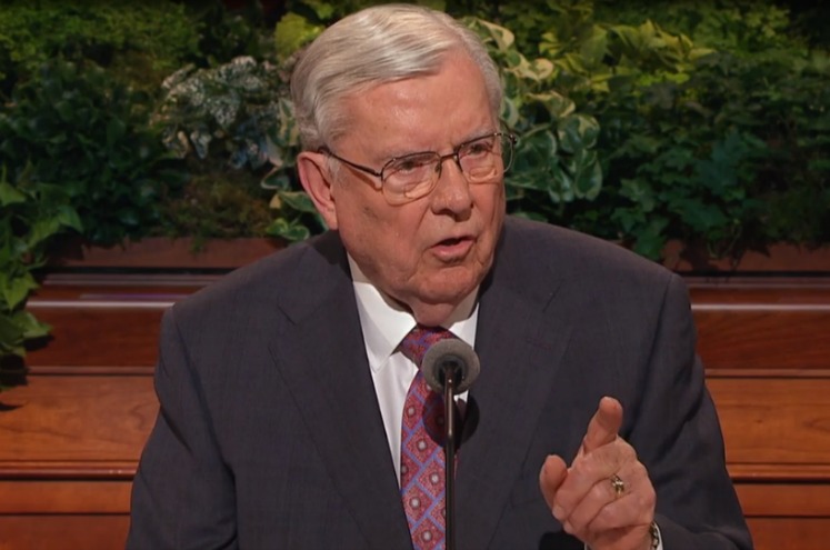 М. Рассел Баллард виступає на конференції