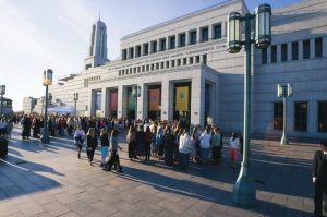 Зміни в Генеральній конференції: Перше Президентство оголосило, що суботньої вечірньої сесії більше не буде